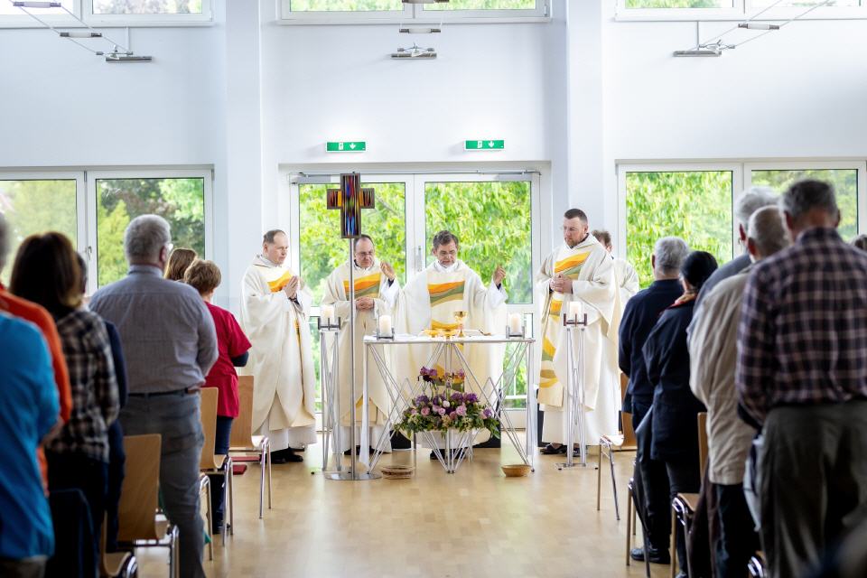 Festmesse im Veranstaltungssaal Klein-Neusiedl